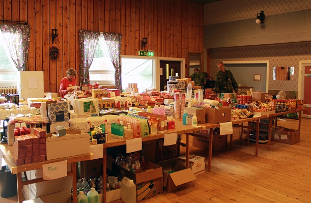 Många frivilliga hjälpte till att samordna och dela ut förnödenheter. Foto Länsstyrelsen Gävleborg.